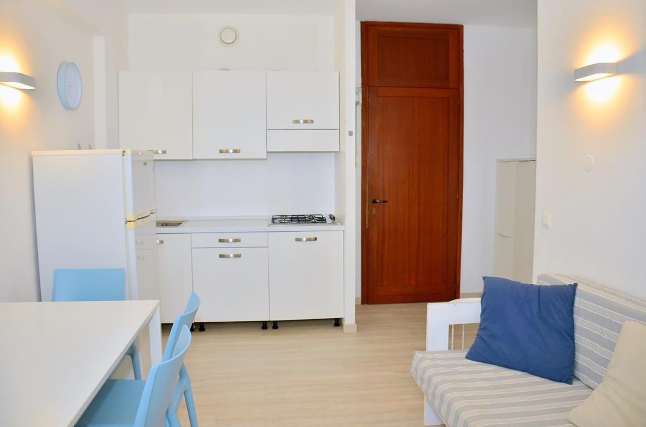 Appartamento Beachfront Two-room For 5 Guests *