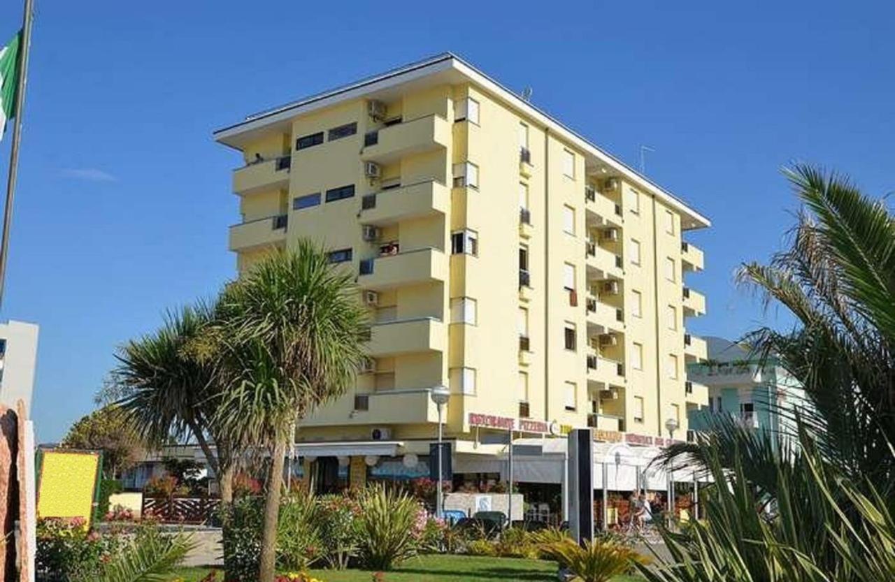 Beachfront Two-room For 5 Guests * Bibione