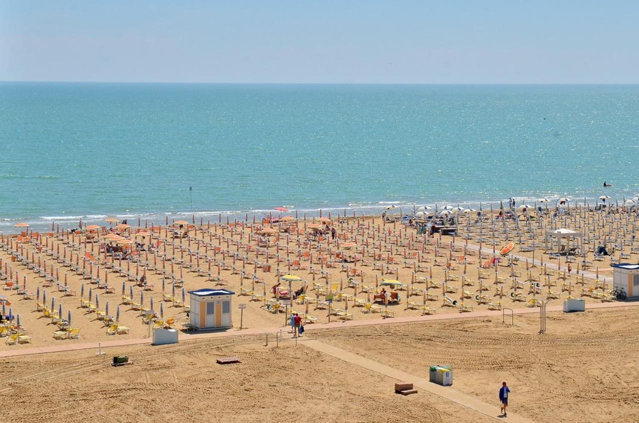 Beachfront Two-room For 5 Guests Appartamento